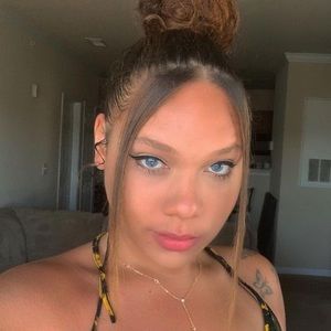 Meet your Posher, Alexus